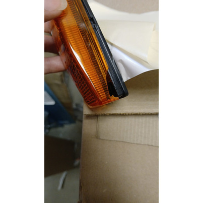 ATTENTION Produit imparfait | FEU DE POSITION LATERAL RECTANGULAIRE ORANGE - HELLA